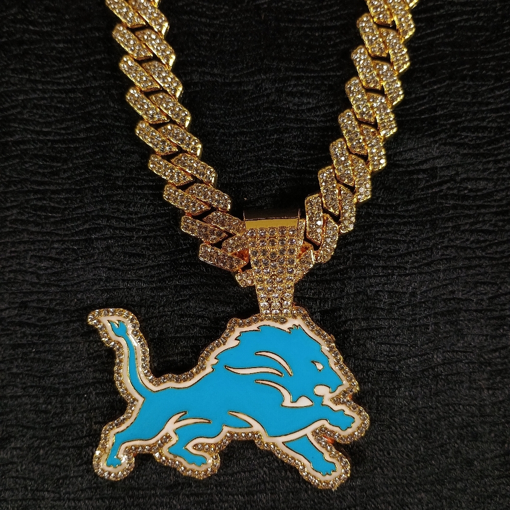 NFL Detroit Lions 20 Inch Necklace Pendant Cuban Chain Link Football Jewelry